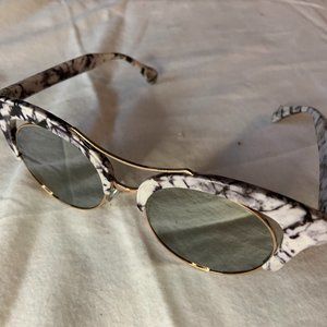 Fashion sunglasses, black/white/gold frame